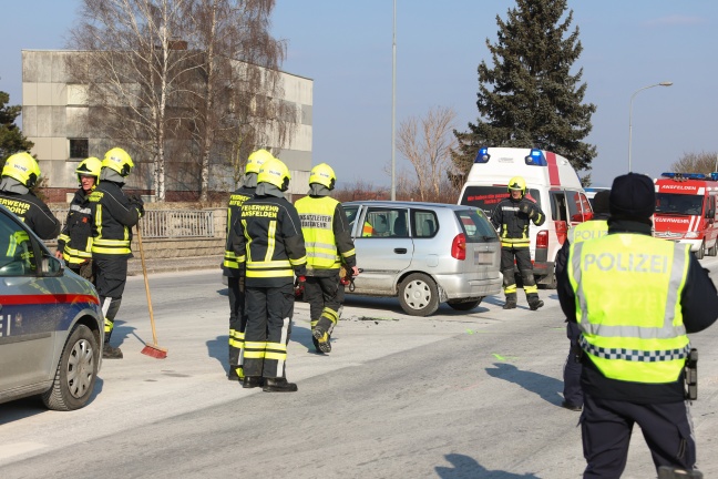 Verkehrsunfall auf Traunuferstraße in Ansfelden endet glimpflich