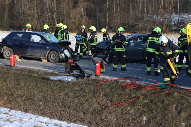 Drei Verletzte bei Verkehrsunfall auf der Sattledter Straße in Steinerkirchen an der Traun