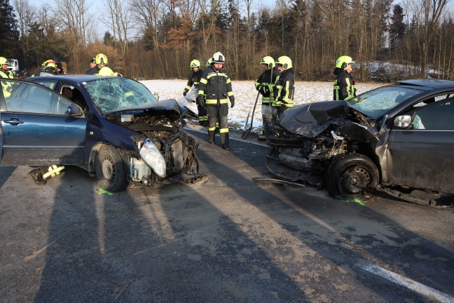 Drei Verletzte bei Verkehrsunfall auf der Sattledter Straße in Steinerkirchen an der Traun