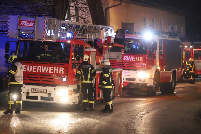 Großeinsatz der Feuerwehr bei Brand in Gaspoltshofen