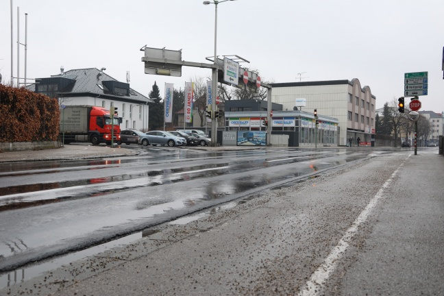 Nochmaliger Zeugenaufruf nach Verkehrsunfall auf der "Saunakreuzung" in Wels-Innenstadt