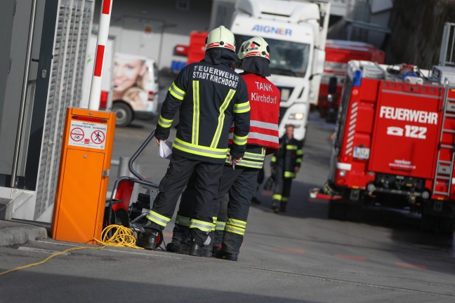 Feuerwehr nach Gasalarm bei Industriebetrieb in Kirchdorf an der Krems im Einsatz