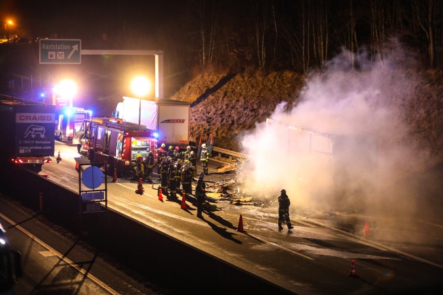 Brand eines LKW-Anhängers auf der Innkreisautobahn bei Aistersheim