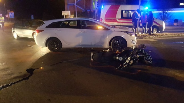 Motorradlenker (18) bei Verkehrsunfall in Sattledt schwer verletzt