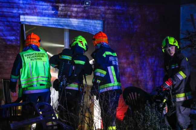 Drei Feuerwehren bei Brand in einem Wohnhaus in Hörsching im Einsatz