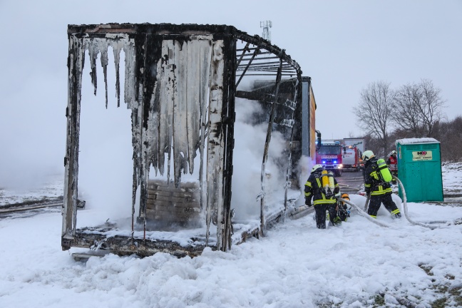 Brand eines LKW-Anhängers auf der Innkreisautobahn bei Krenglbach