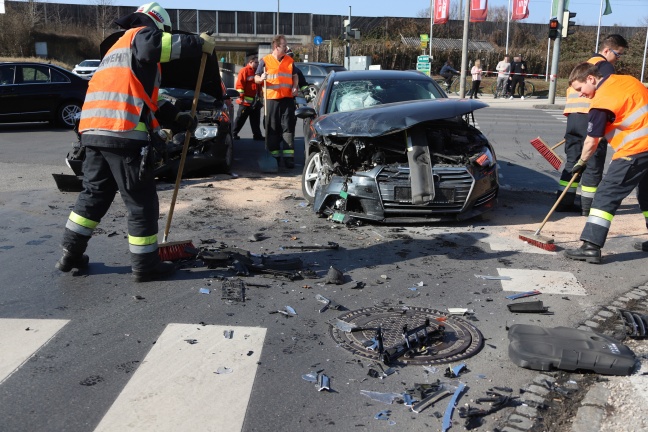 Drei Verletzte bei Kreuzungscrash in Wels-Lichtenegg