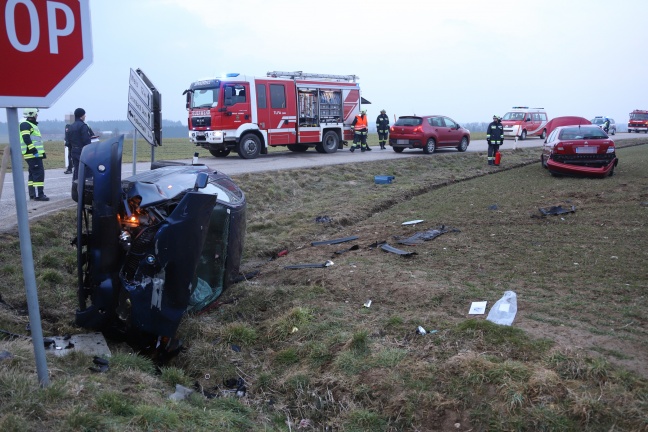 Drei Verletzte bei schwerem Kreuzungscrash in Sipbachzell