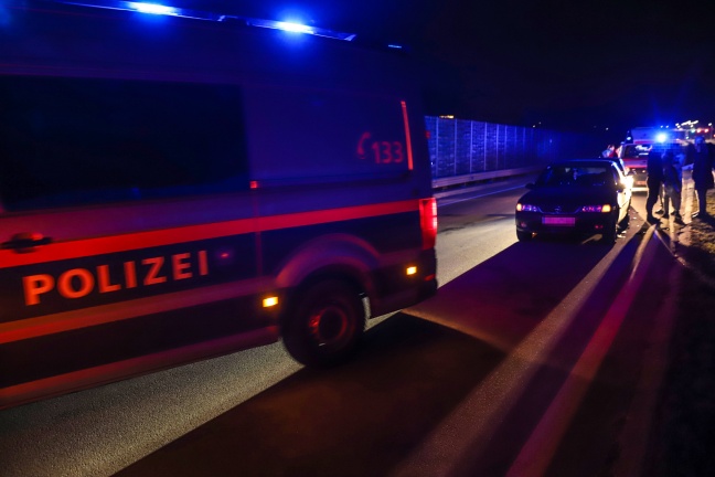 Verkehrsunfall mit Fahrerflucht auf der Pyhrnpass Straße in Thalheim bei Wels