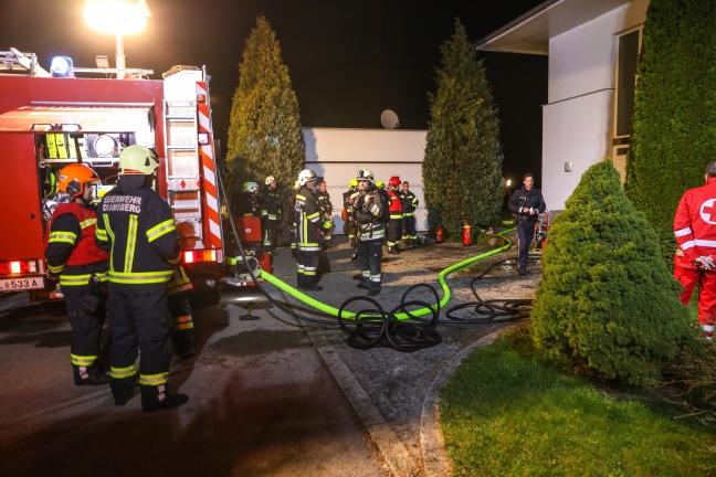 Drei Feuerwehren bei Kellerbrand in Wilhering im Einsatz