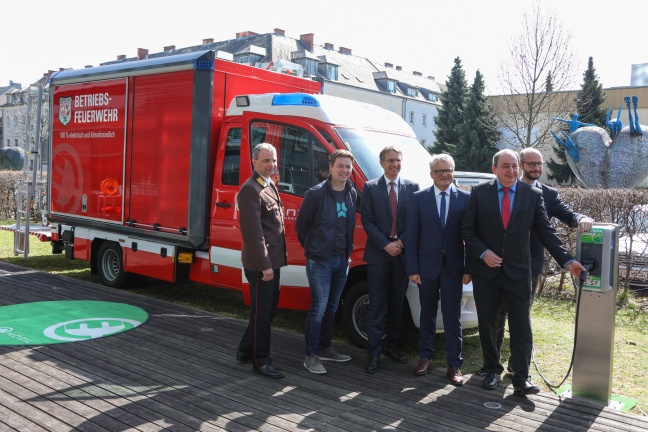 Betriebsfeuerwehr Linz AG stellt erstes vollausgerüstetes Einsatzfahrzeug mit Elektroantrieb vor