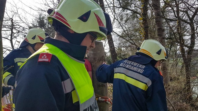 Verletzte Person aus unwegsamen Gelände in St. Ulrich bei Steyr gerettet