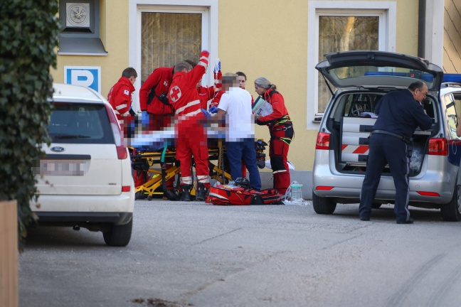 Mopedlenker bei Kollision mit PKW in Ottnang am Hausruck schwer verletzt