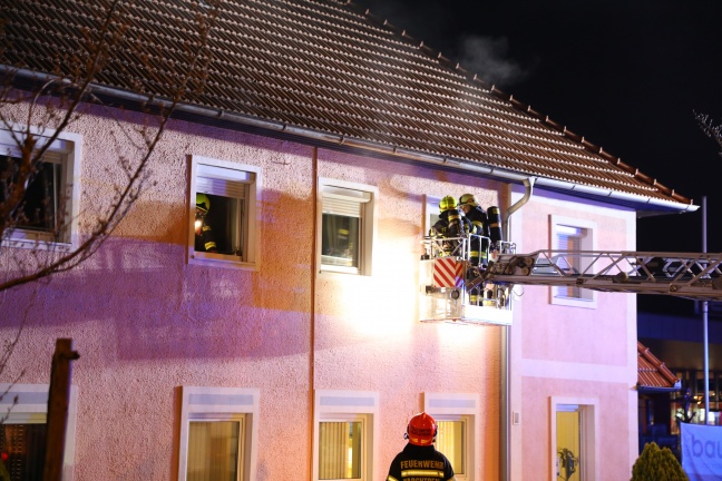 Brand auf einer Terrasse in Marchtrenk sorgt für Einsatz der Feuerwehr