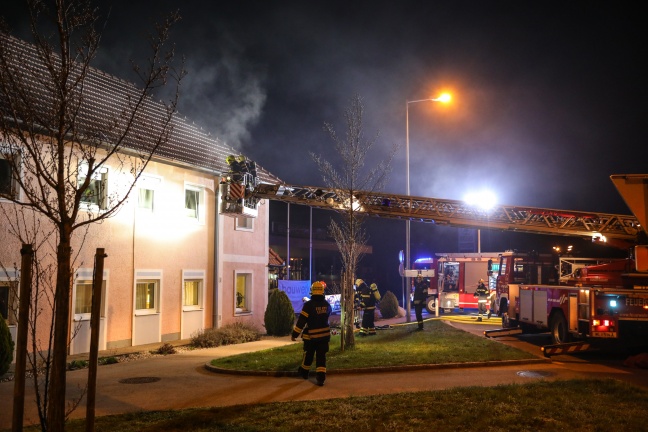 Brand auf einer Terrasse in Marchtrenk sorgt für Einsatz der Feuerwehr