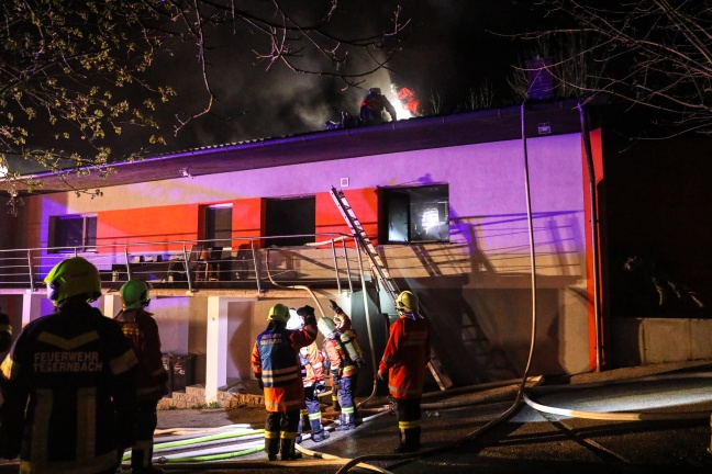 Vier Feuerwehren bei Brand in einem Lokal in Schlüßlberg im Einsatz
