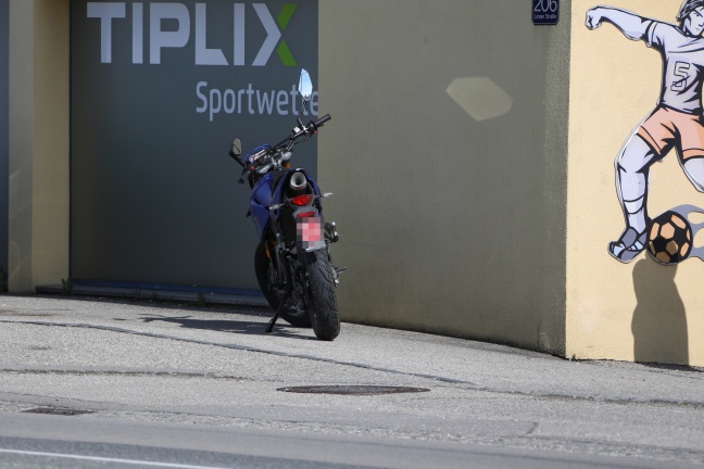 Mopedunfall in Wels-Pernau fordert eine Leichtverletzte