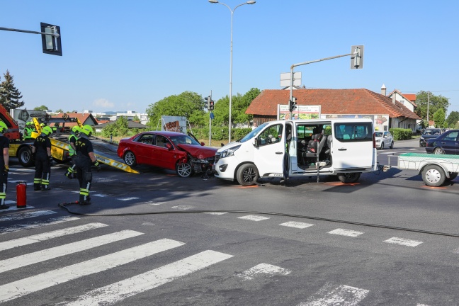 Mehrere Leichtverletzte bei Kreuzungscrash in Ansfelden