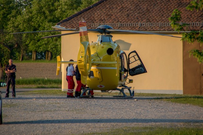 Einsatz des Notarzthubschraubers nach internem Notfall in Bad Wimsbach-Neydharting