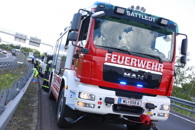 Kleinbrand an Abschleppfahrzeug auf Westautobahn bei Sattledt