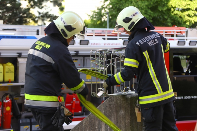 Brand in einer Wohnung eines Mehrparteienwohnhauses in Wels-Lichtenegg