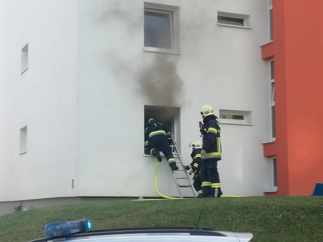 Brand in einer Wohnung eines Mehrparteienwohnhauses in Wels-Lichtenegg