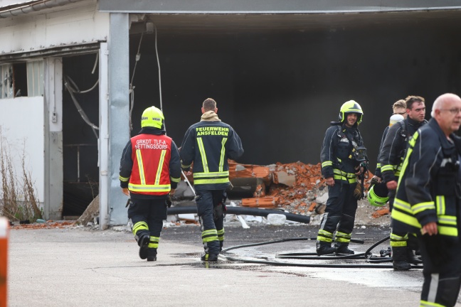 Brand in einer Garage eines aufgelassenen Firmenareals in Ansfelden