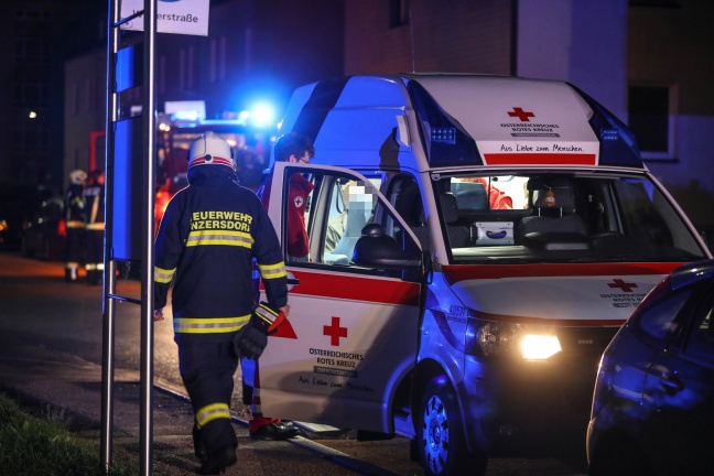 Sieben Feuerwehren bei Wohnungsbrand mit Menschenrettung in Kirchdorf an der Krems im Einsatz