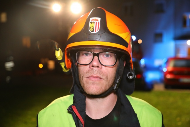 Sieben Feuerwehren bei Wohnungsbrand mit Menschenrettung in Kirchdorf an der Krems im Einsatz