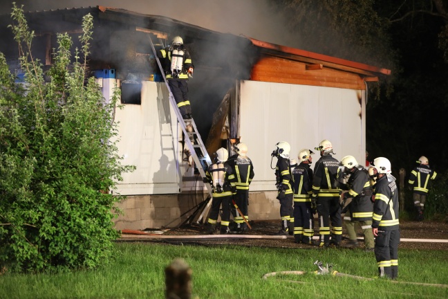 Erntehelfer-Unterkunft bei Spargelhof in Fraham in Flammen aufgegangen
