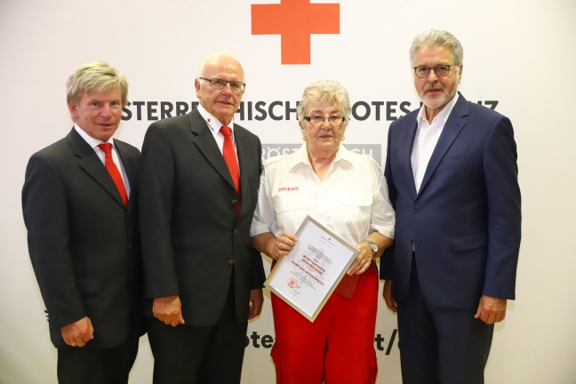 Ehrungen und Wahlen bei der Bezirksstellenversammlung des Roten Kreuzes in Wels