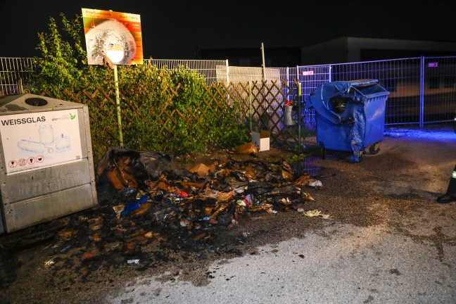 Nächtliche Serie von Müllcontainerbränden in Wels-Neustadt