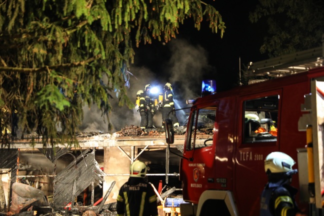 20 Feuerwehren bei Großbrand in Buchkirchen im Einsatz