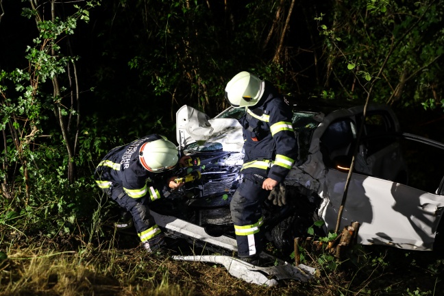 Crash auf Voralpenstraße in Sierning fordert zwei Verletzte