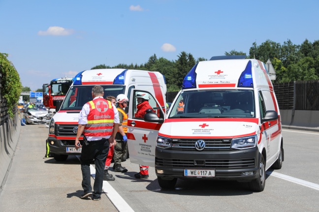Drei teils Schwerverletzte bei schwerem Verkehrsunfall auf Westautobahn in Sattledt