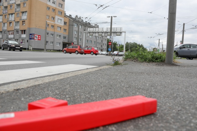 Tödlicher Verkehrsunfall zwischen PKW und LKW in Linz