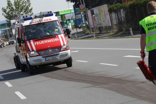 Fünf Kilometer lange Ölspur in Ansfelden beschäftigt Feuerwehren