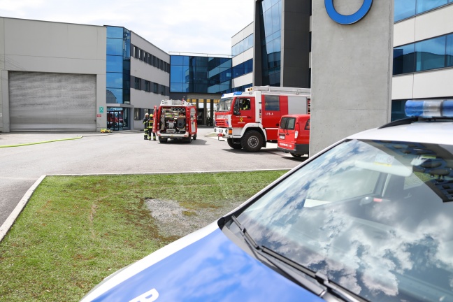 Brand im Dachbereich eines Unternehmens in Gunskirchen