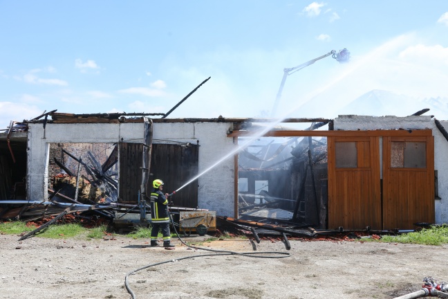 Großbrand auf Bauernhof in Vöcklamarkt