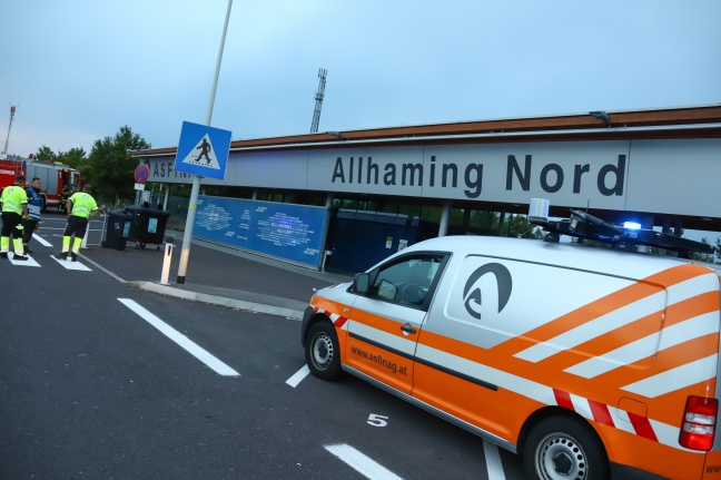 Brand im WC-Gebäude am Autobahnrastplatz in Allhaming