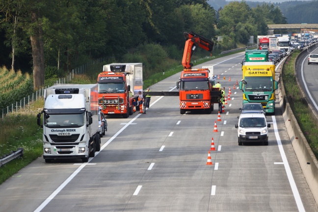 Umgestürzter LKW-Anhänger sorgt für Stau auf Westautobahn bei Sipbachzell