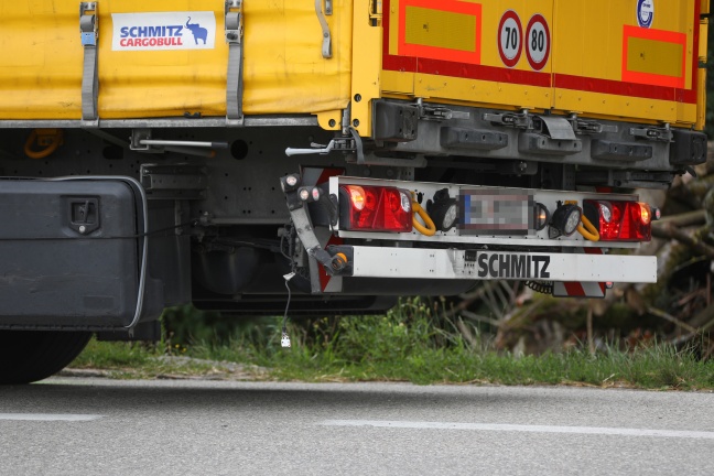 Notarzthubschrauber nach schwerem Verkehrsunfall auf Wiener Straße bei Lambach im Einsatz