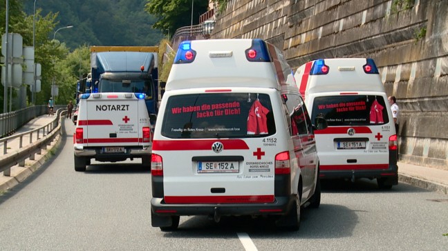 Drei teils Schwerverletzte bei Frontalunfall auf Eisenstraße in Losenstein