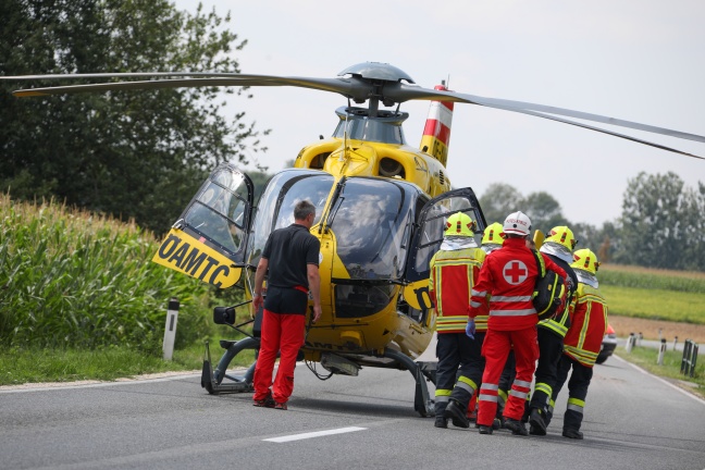 Frontalcrash in Leonding fordert drei teils Schwerverletzte