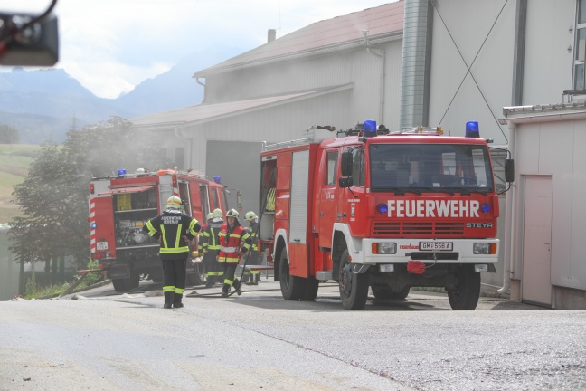 Drei Feuerwehren bei Gewerbebetrieb in Vorchdorf im Einsatz