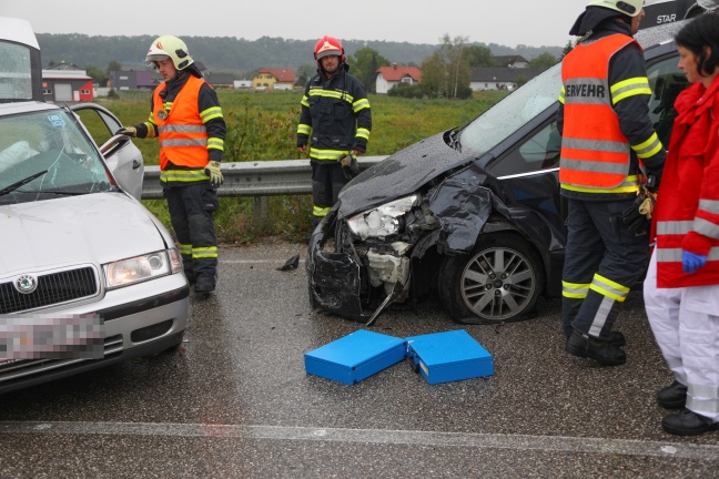 Sechs Verletzte bei Verkehrsunfall in Wels-Waidhausen