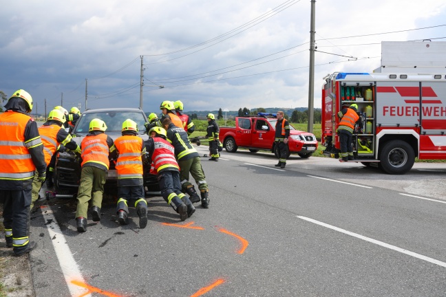 Verkehrsunfall auf Eferdinger Straße in Alkoven fordert vier Verletzte