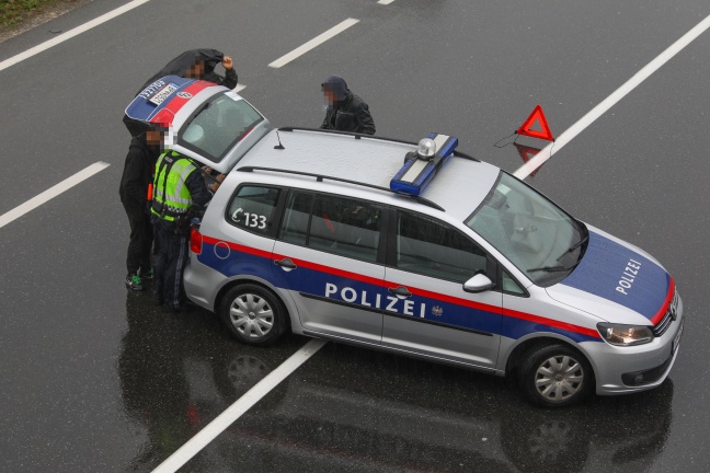 Notarzthubschrauber nach Verkehrsunfall auf Kremstalstraße in Leonding im Einsatz
