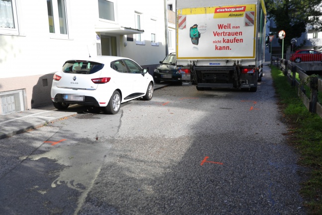 Frau in Wels-Innenstadt von LKW niedergestoßen und schwer verletzt
