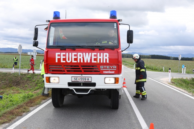 Eine Schwer- und zwei Leichtverletzte bei heftiger Kollision zweier Autos in Schiedlberg